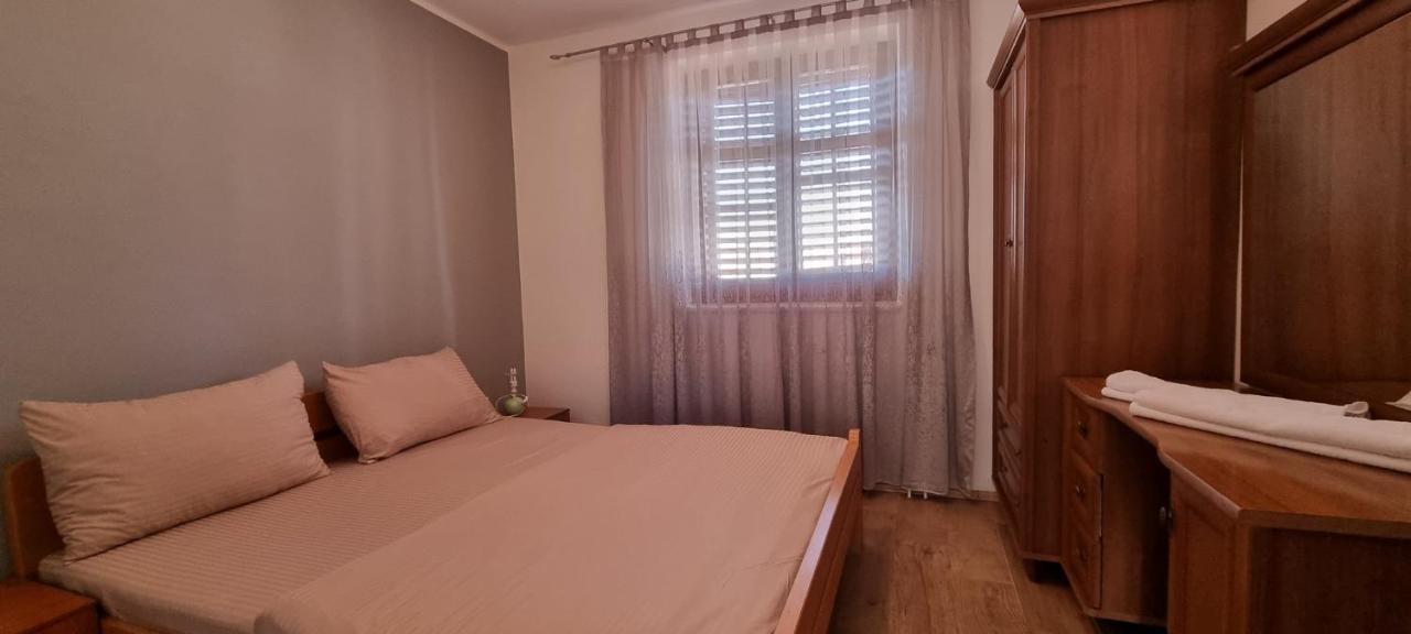 Apartments Real - 10 M From Sea Medulin Exterior foto